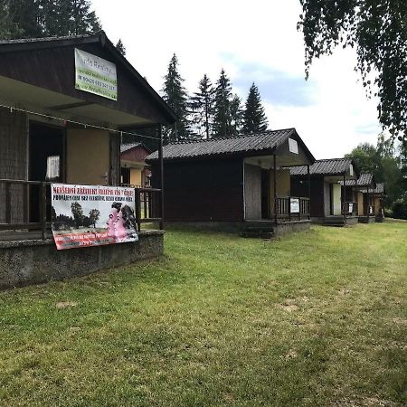Retro Chaty U Plaze Lipno Hotel แชร์นาฟ โปชูมาวี ภายนอก รูปภาพ